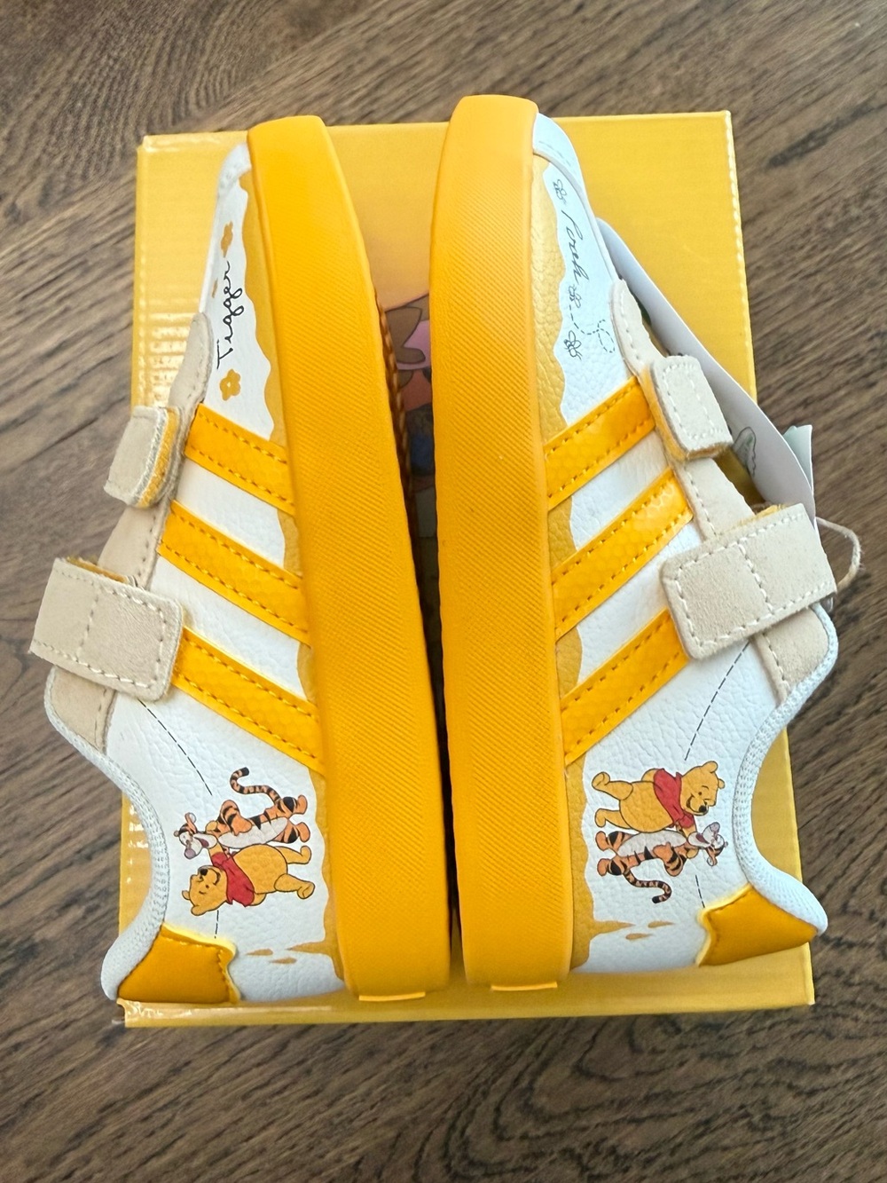 NWT adidas Disney Winnie the Pooh VL Court 3.0 Sneakers Size 9K